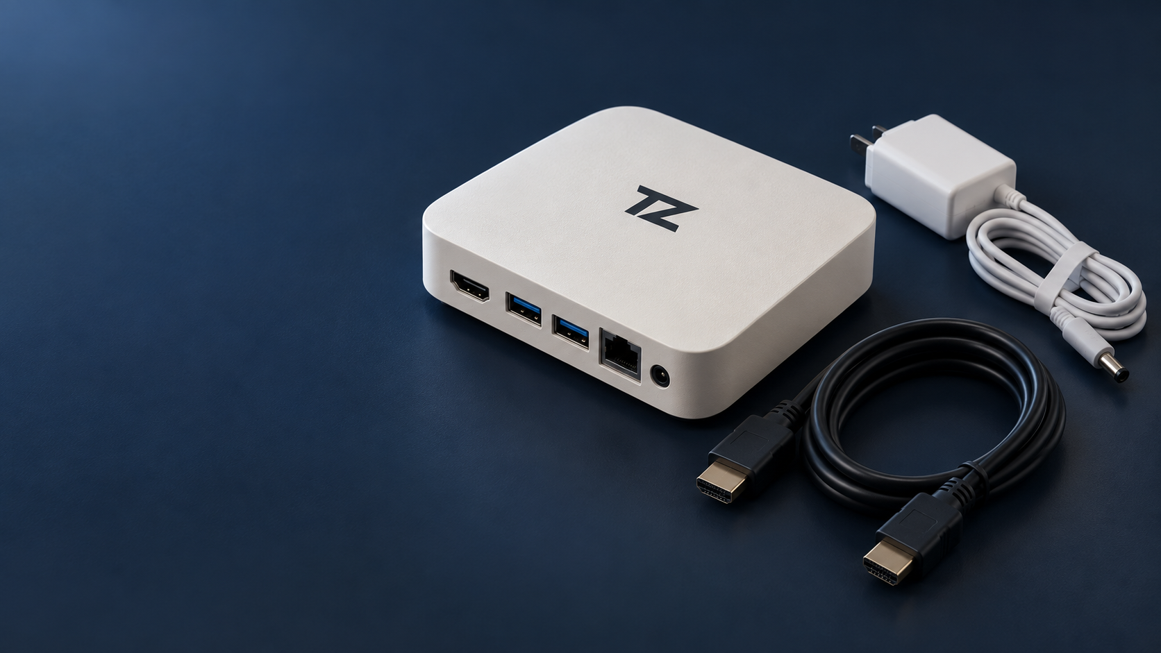 单个米白色 TZBox 设备、电源线和 HDMI 线材